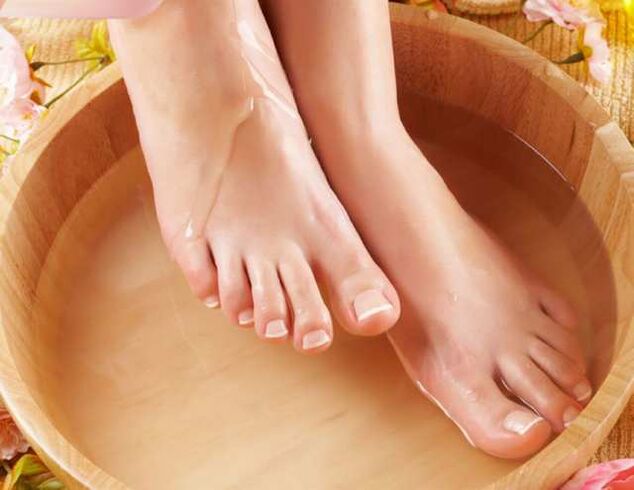 baths to treat foot fungus
