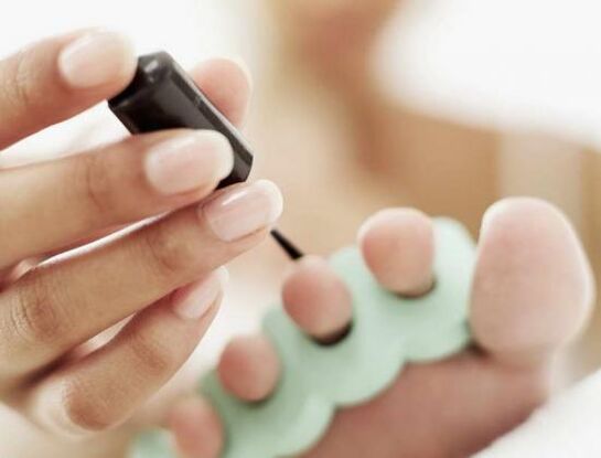 Nail treatment with nail polish for fungal infection