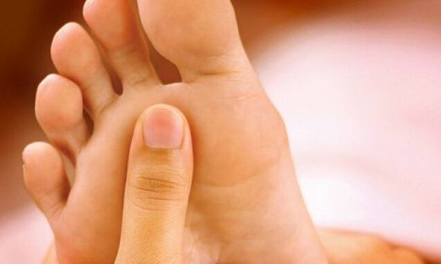 nail fungus on the nails and feet